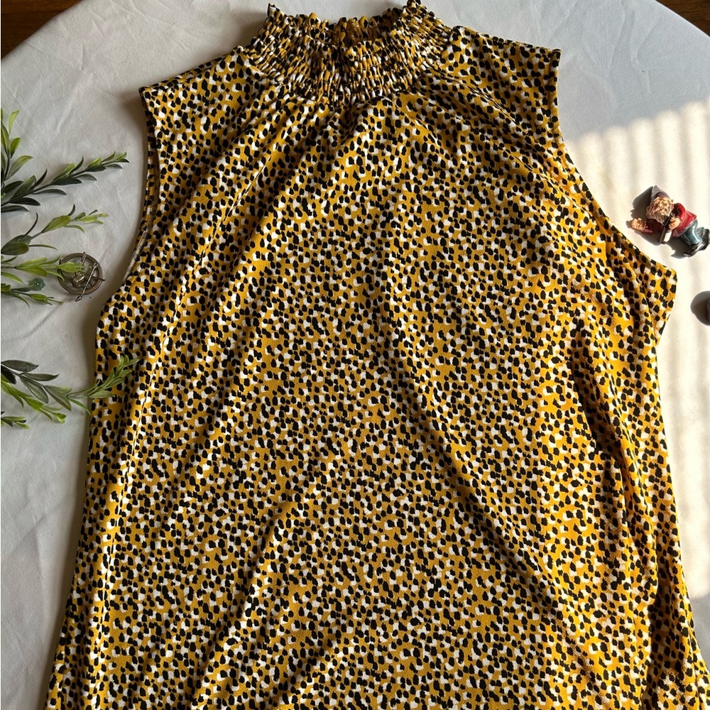 Sleeveless Print Turtleneck